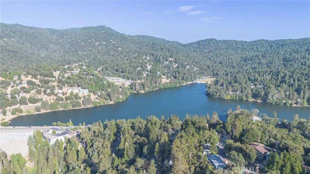 310 Wylerhorn Crestline, CA 92325