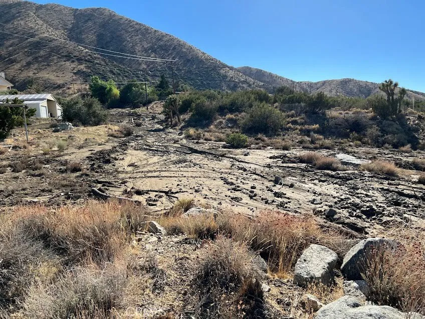 11890 Juniper Hills Littlerock, CA 93543