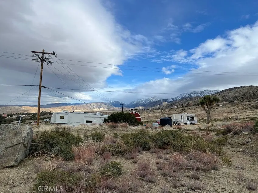11890 Juniper Hills Littlerock, CA 93543