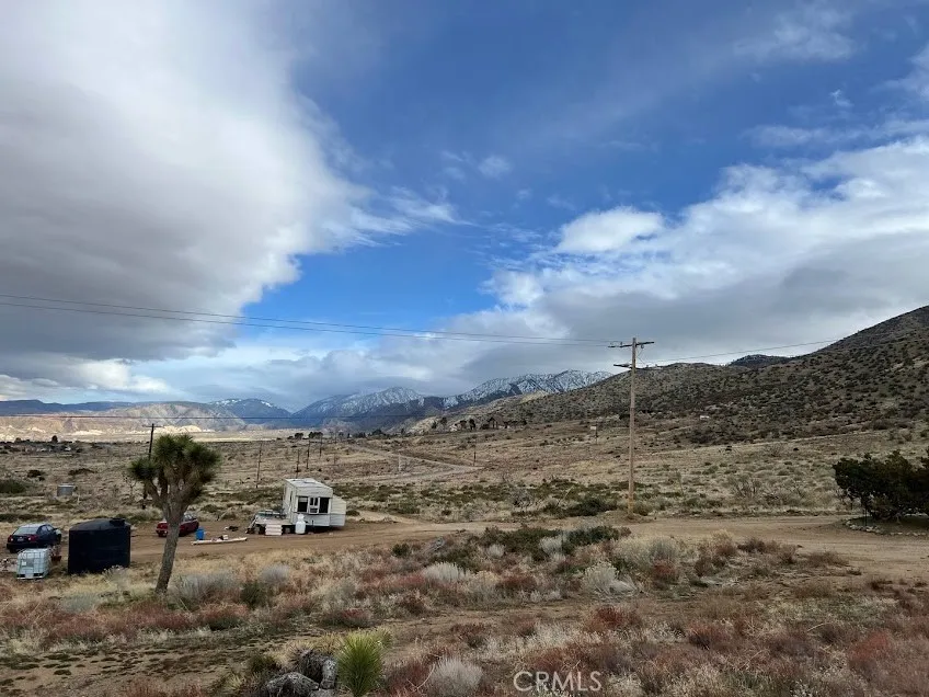 11890 Juniper Hills Littlerock, CA 93543