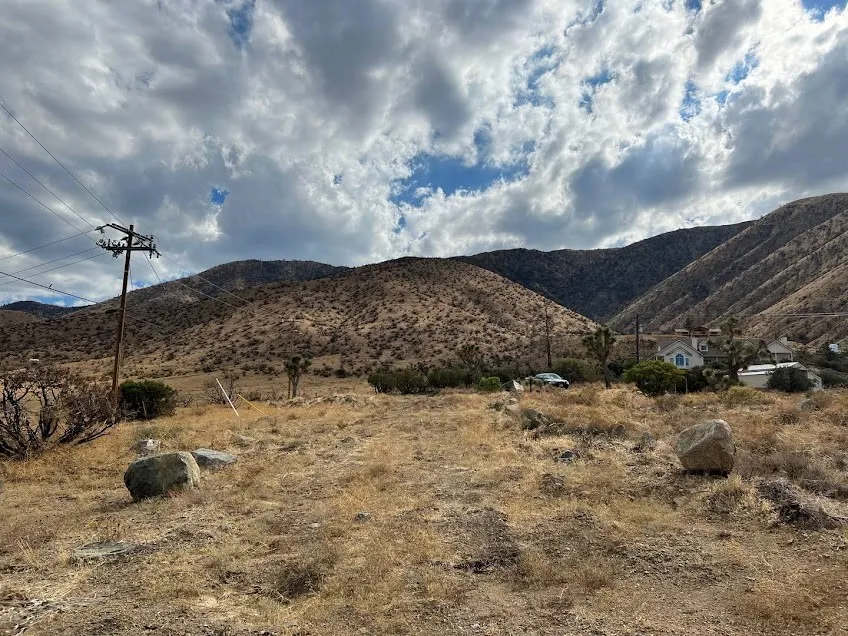 11890 Juniper Hills Littlerock, CA 93543