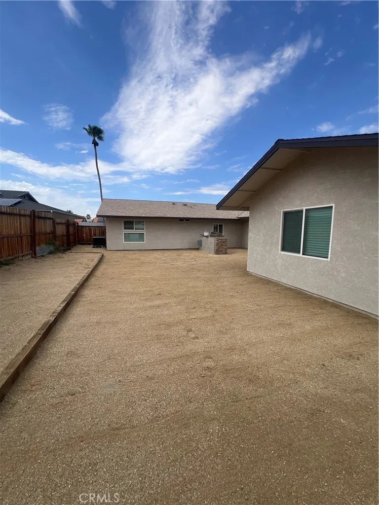 68135 Peladora Cathedral City, CA 92234