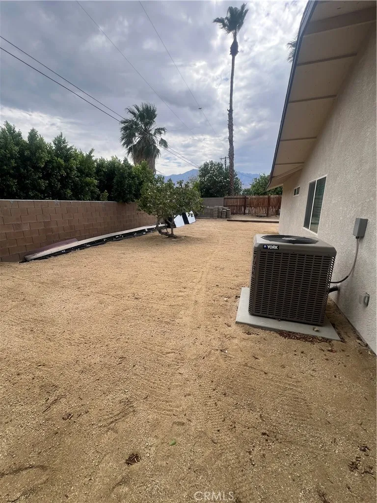 68135 Peladora Cathedral City, CA 92234
