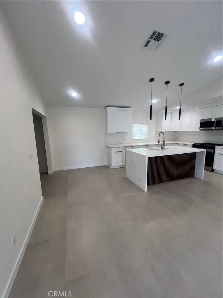 68135 Peladora Cathedral City, CA 92234