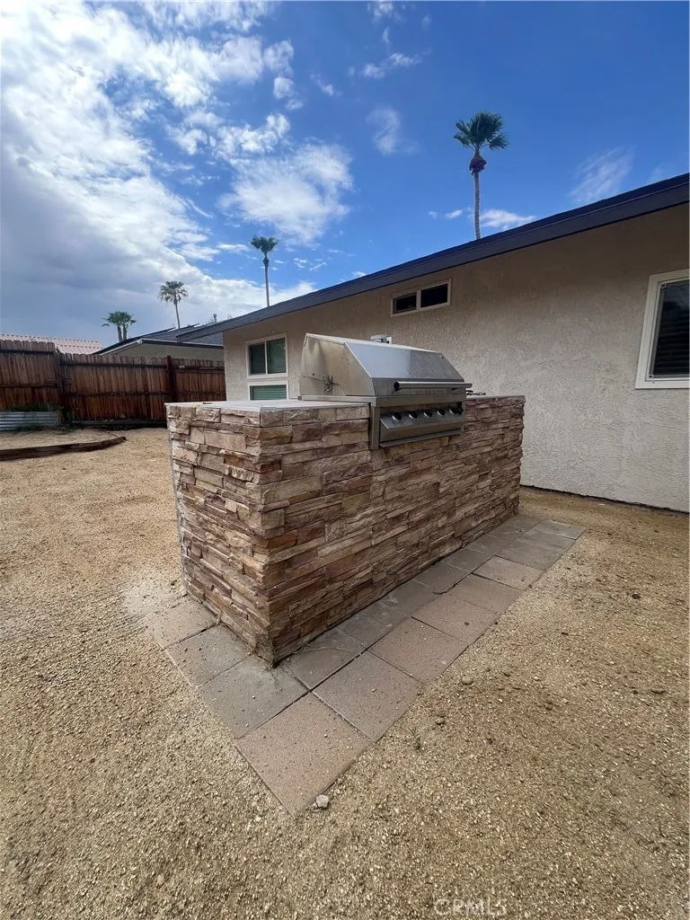 68135 Peladora Cathedral City, CA 92234