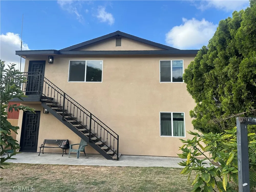 5120 E 59th Place Maywood, CA 90270