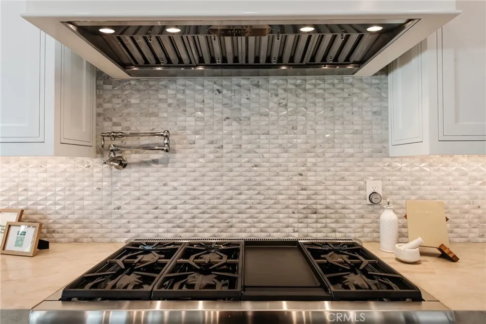 10555 Holman Los Angeles, CA 90024