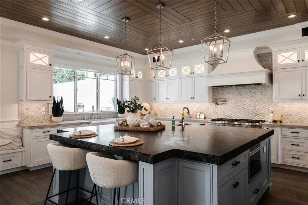 10555 Holman Los Angeles, CA 90024