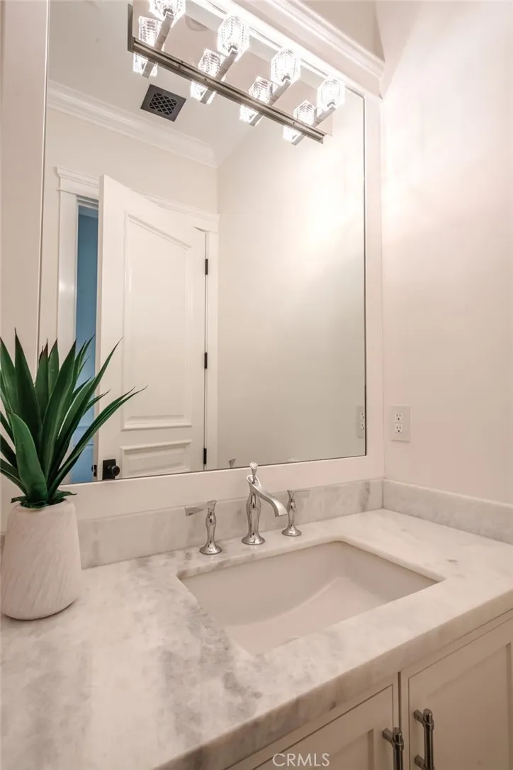 10555 Holman Los Angeles, CA 90024