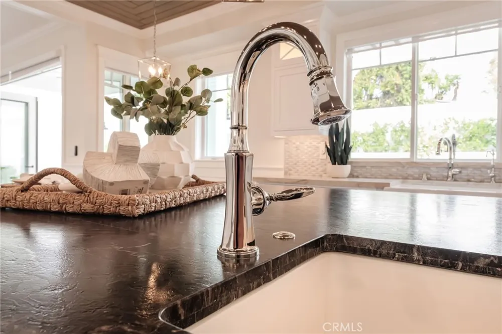 10555 Holman Los Angeles, CA 90024