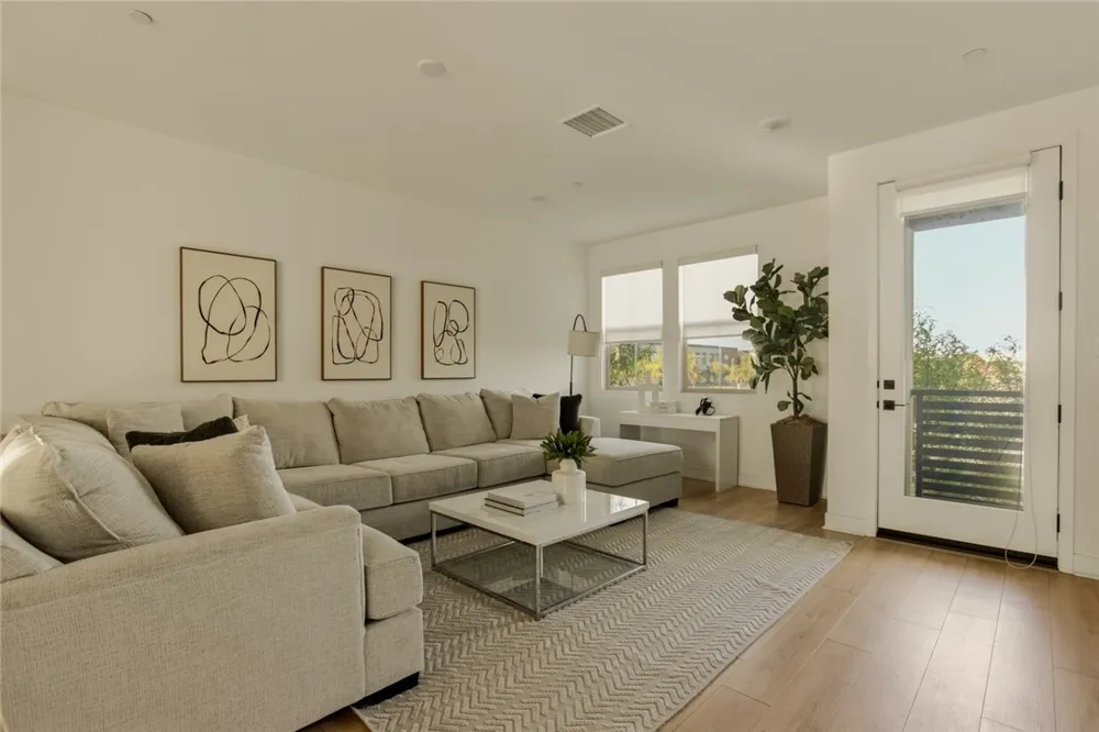 10942 Champions Lane Cypress, CA 90720