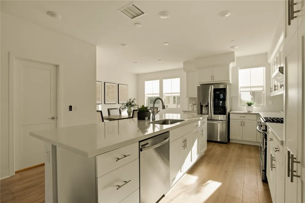 10942 Champions Lane Cypress, CA 90720