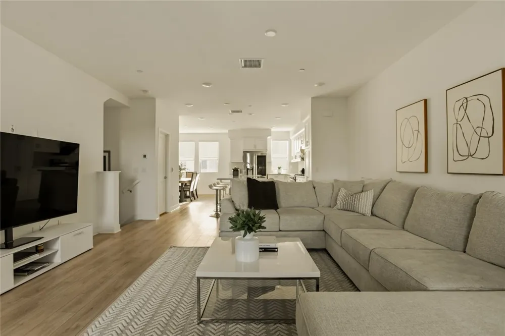 10942 Champions Lane Cypress, CA 90720