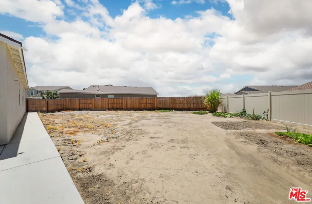 7700 Nigu River Street Bakersfield, CA 93311