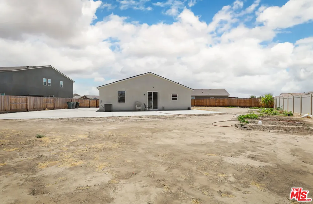 7700 Nigu River Street Bakersfield, CA 93311