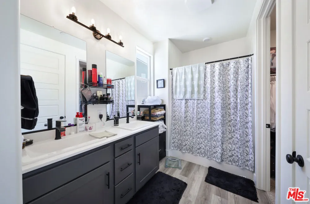 7700 Nigu River Street Bakersfield, CA 93311