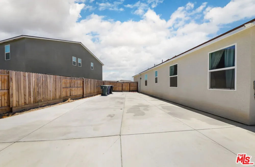 7700 Nigu River Street Bakersfield, CA 93311