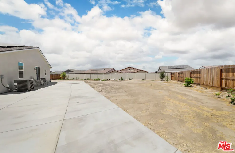 7700 Nigu River Street Bakersfield, CA 93311