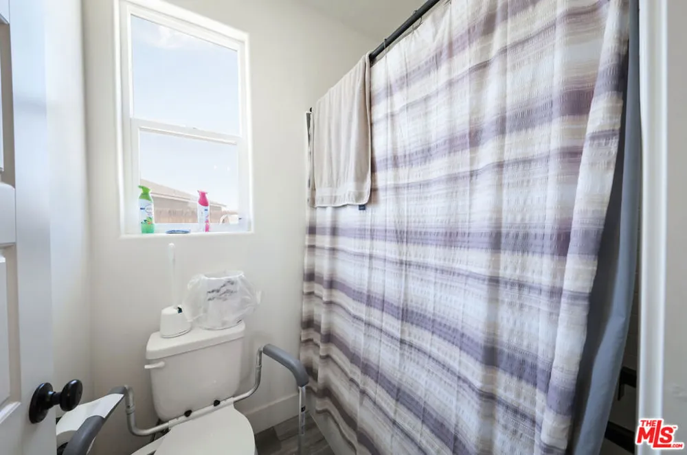 7700 Nigu River Street Bakersfield, CA 93311