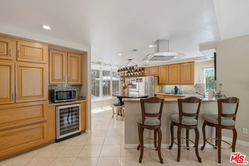 2663 Country Lane Westlake Village, CA 91361