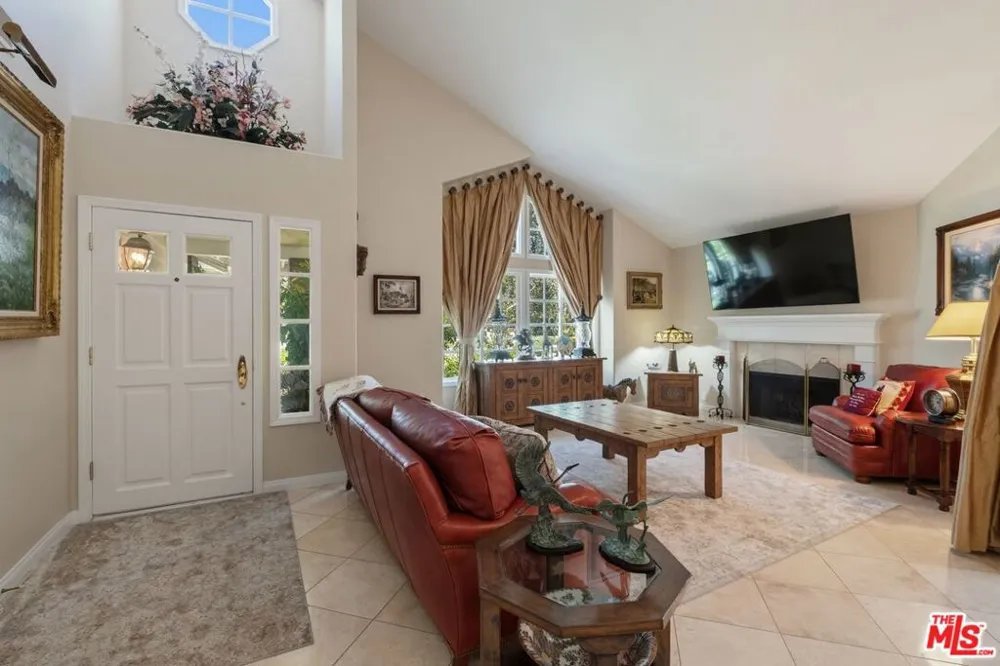2663 Country Lane Westlake Village, CA 91361