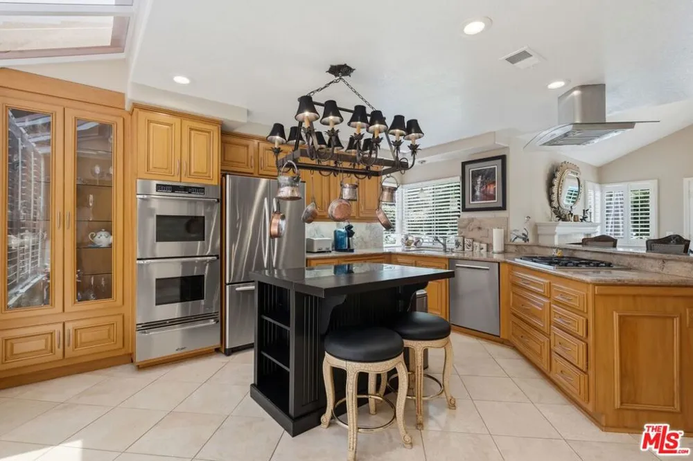 2663 Country Lane Westlake Village, CA 91361