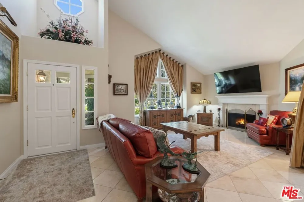 2663 Country Lane Westlake Village, CA 91361