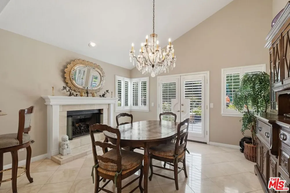 2663 Country Lane Westlake Village, CA 91361