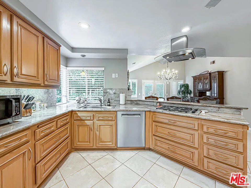 2663 Country Lane Westlake Village, CA 91361