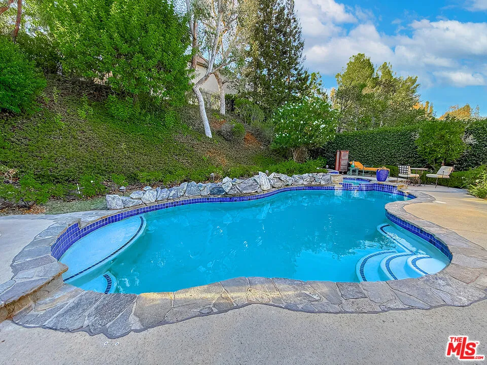 2663 Country Lane Westlake Village, CA 91361