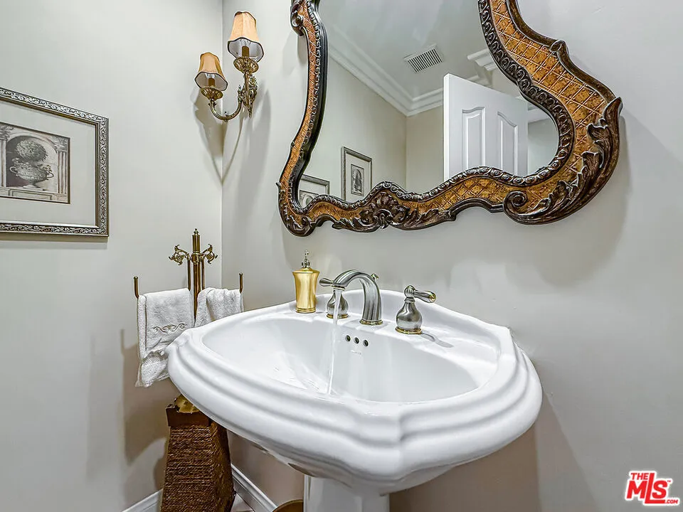2663 Country Lane Westlake Village, CA 91361
