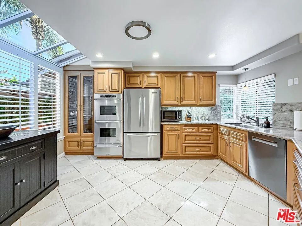 2663 Country Lane Westlake Village, CA 91361
