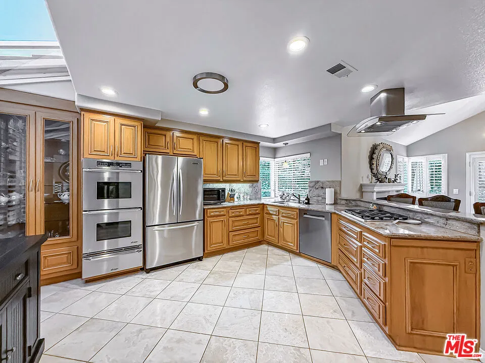 2663 Country Lane Westlake Village, CA 91361