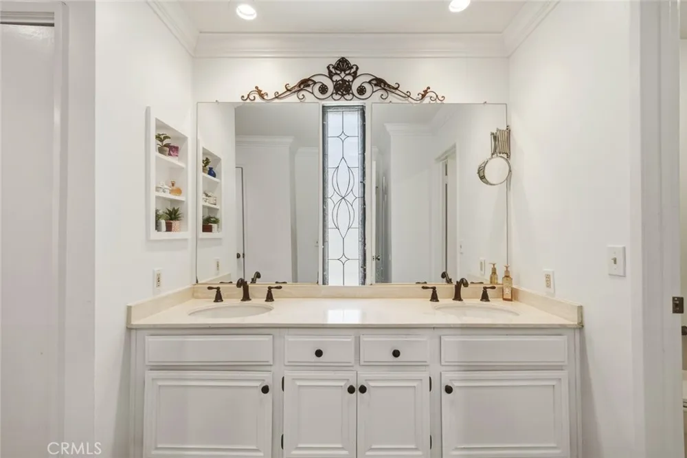 640 S Lake #203 Pasadena, CA 91106