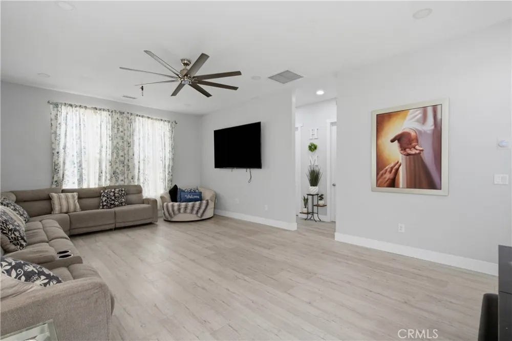 13225 Mountain Pinon Hills, CA 92372