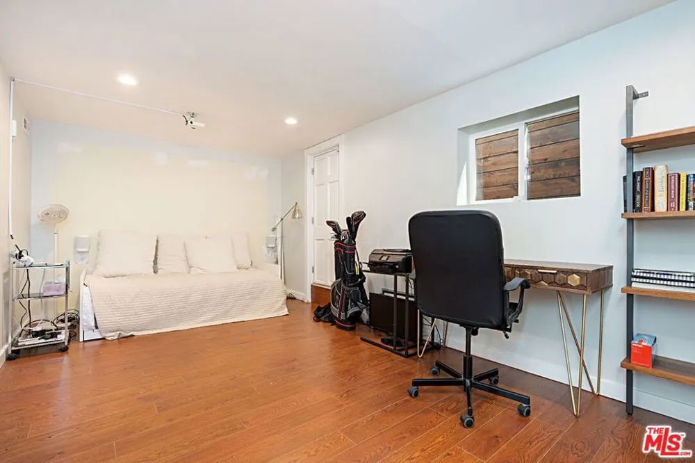9023 PHYLLIS AVENUE West Hollywood, CA 90069