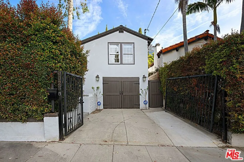 9023 PHYLLIS AVENUE West Hollywood, CA 90069