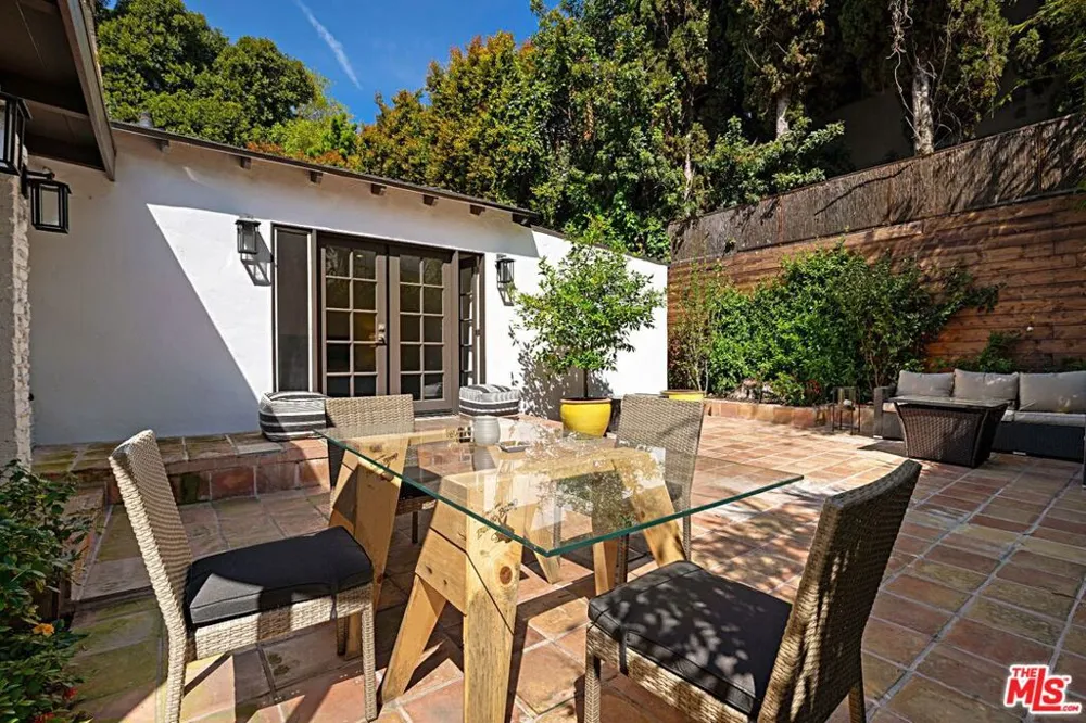 9023 PHYLLIS AVENUE West Hollywood, CA 90069