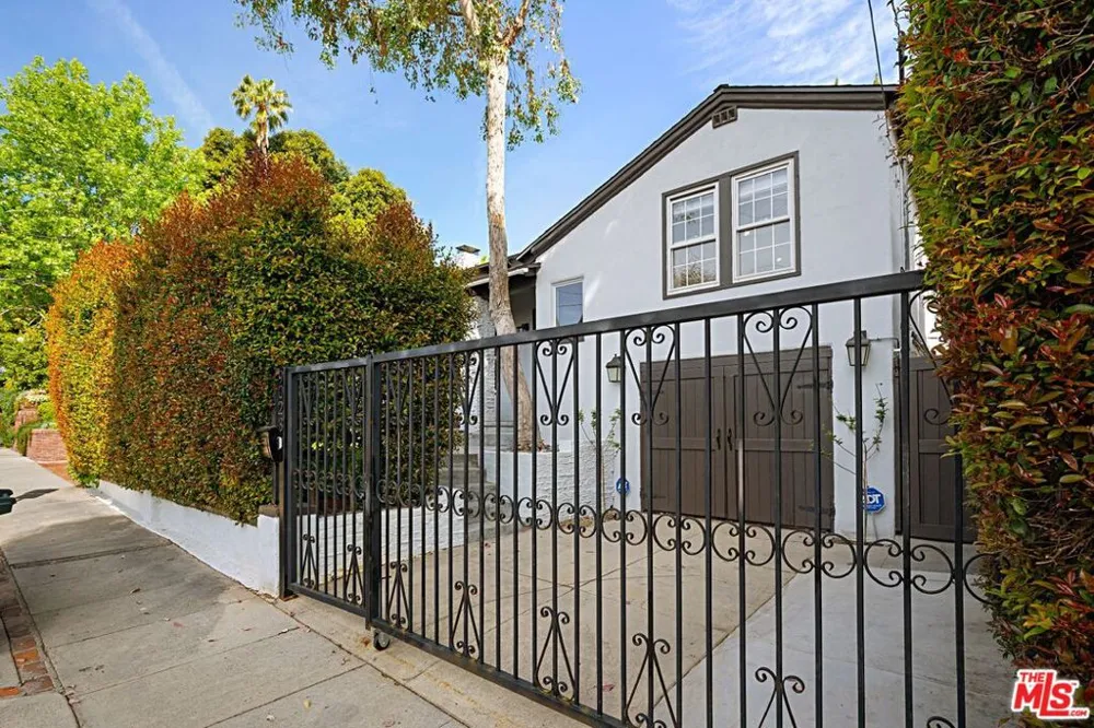 9023 PHYLLIS AVENUE West Hollywood, CA 90069