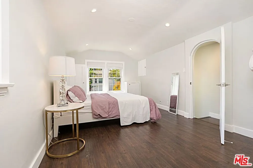 9023 PHYLLIS AVENUE West Hollywood, CA 90069
