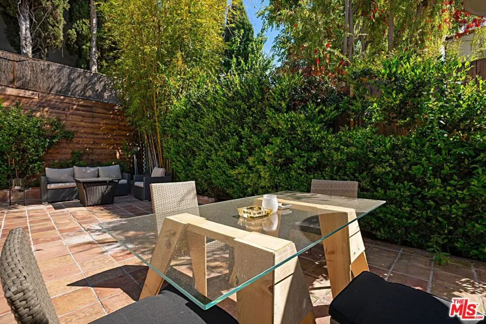 9023 PHYLLIS AVENUE West Hollywood, CA 90069