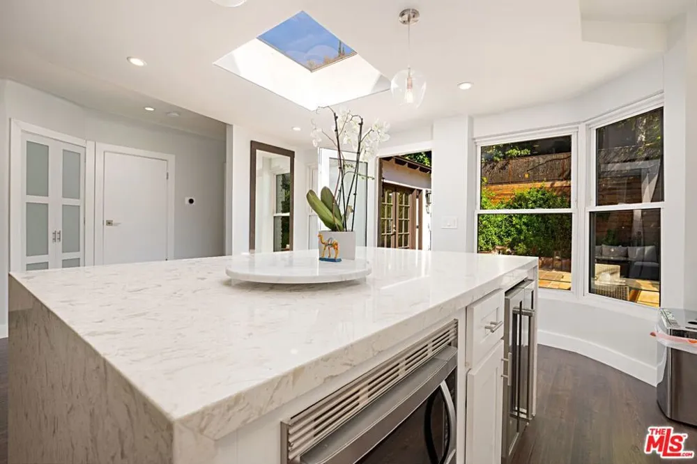 9023 PHYLLIS AVENUE West Hollywood, CA 90069