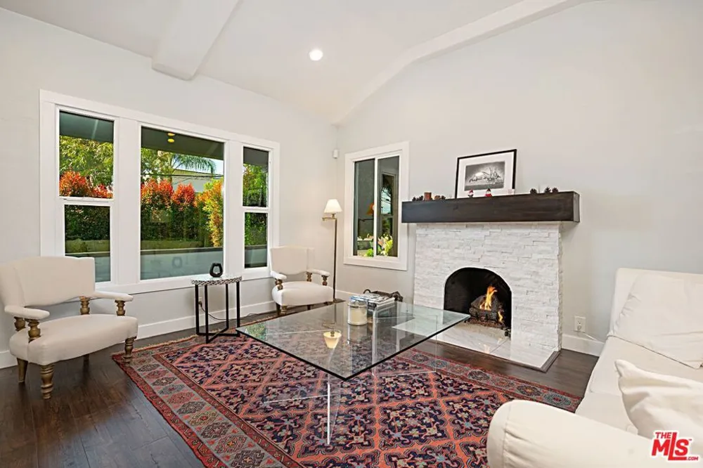 9023 PHYLLIS AVENUE West Hollywood, CA 90069