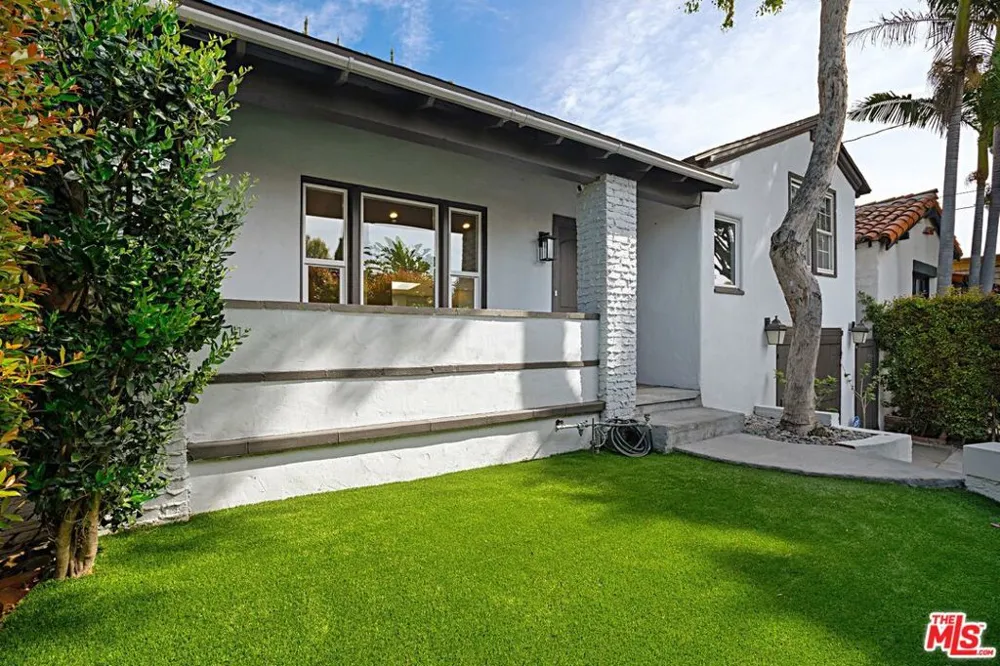 9023 PHYLLIS AVENUE West Hollywood, CA 90069