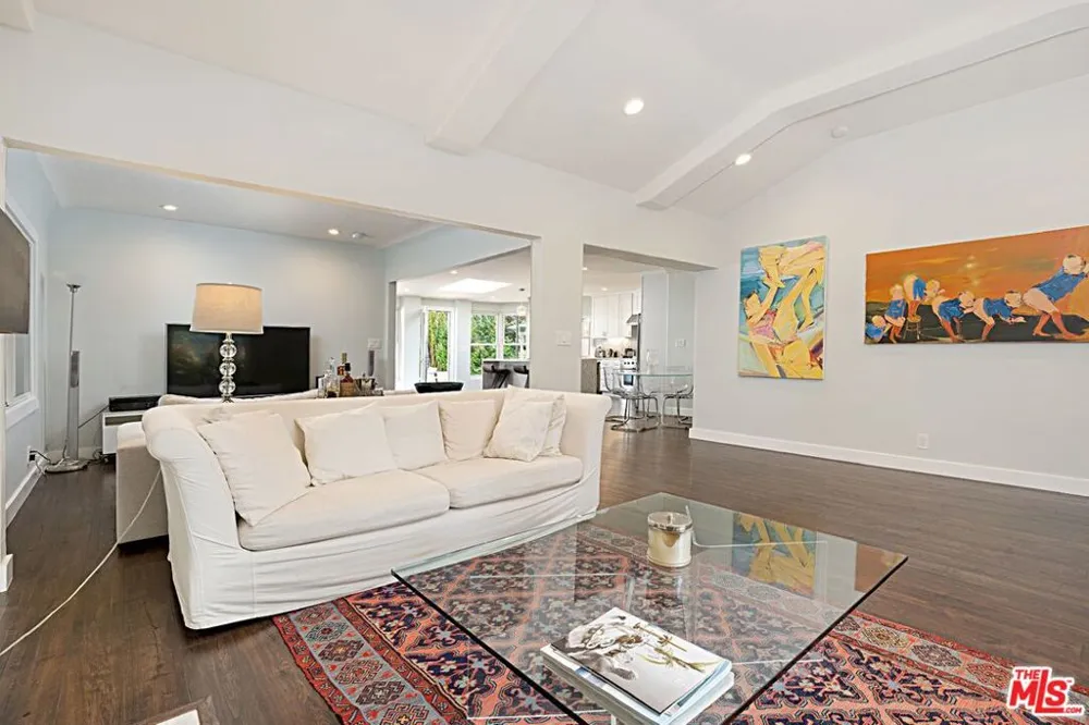 9023 PHYLLIS AVENUE West Hollywood, CA 90069