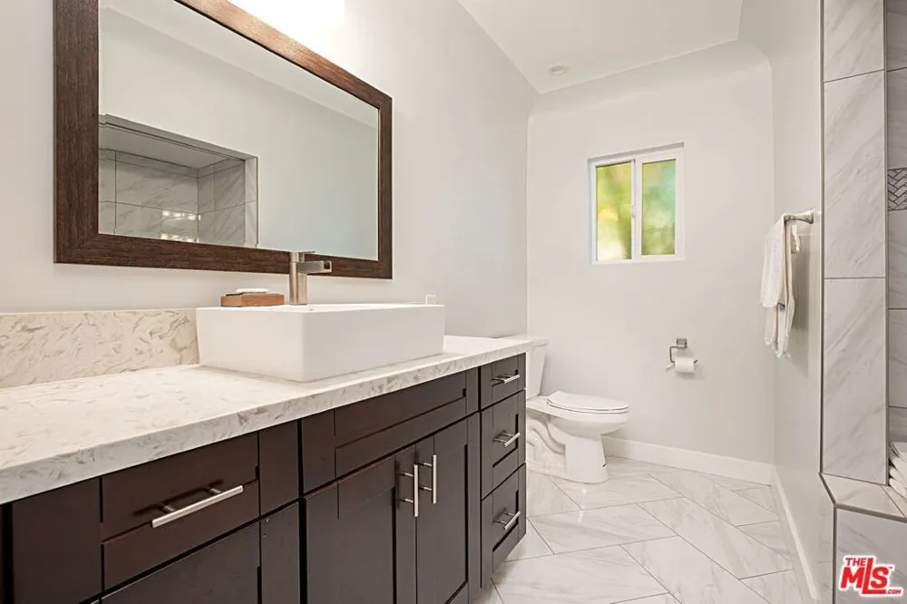 9023 PHYLLIS AVENUE West Hollywood, CA 90069