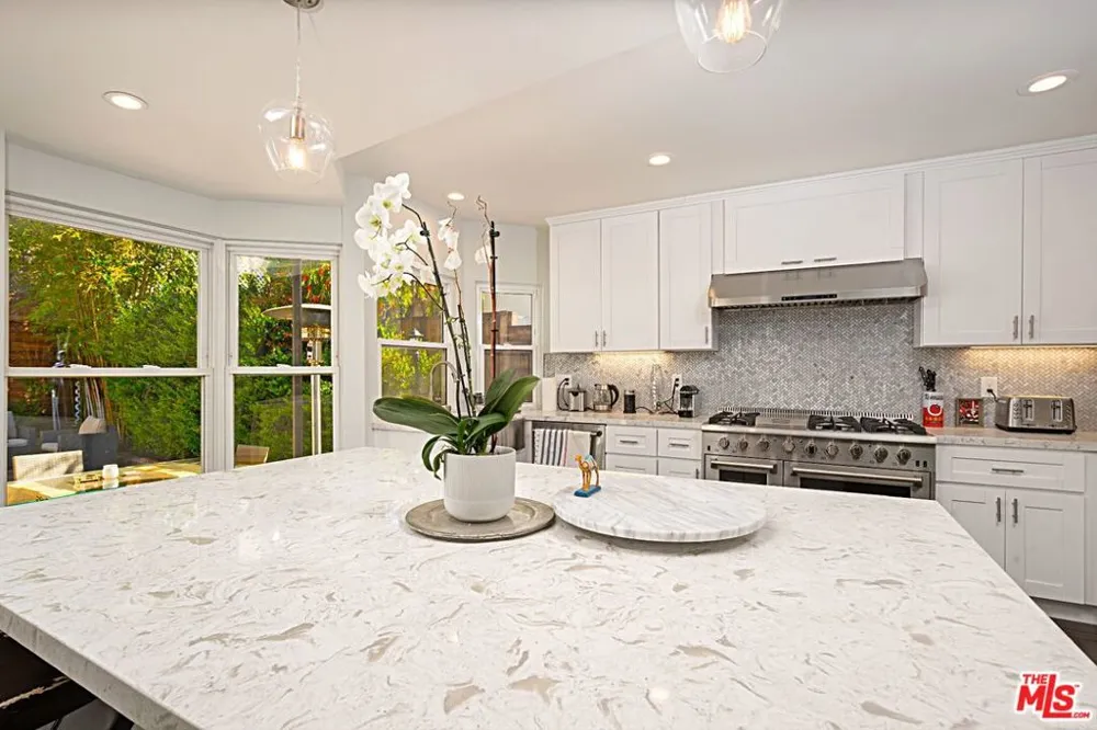9023 PHYLLIS AVENUE West Hollywood, CA 90069