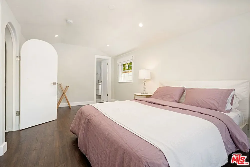 9023 PHYLLIS AVENUE West Hollywood, CA 90069