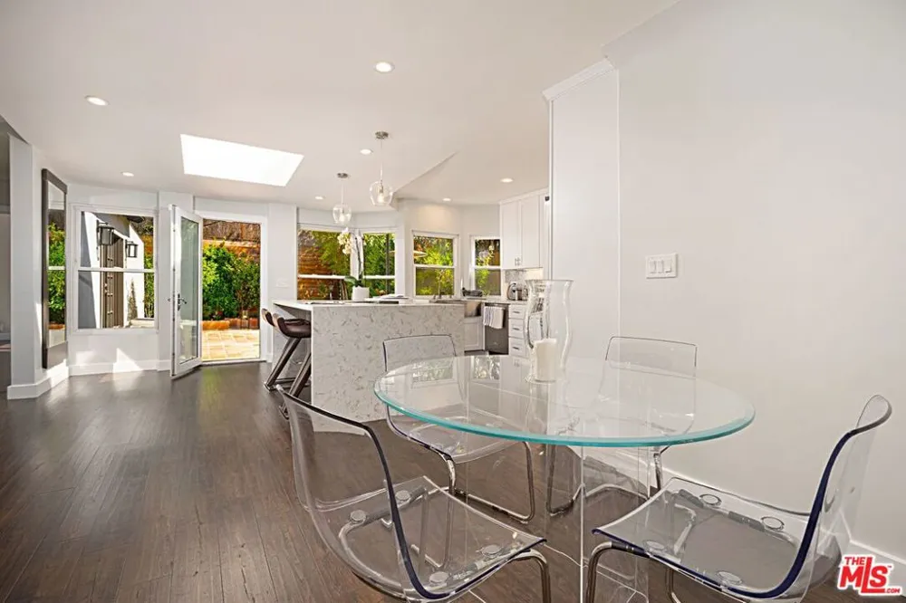 9023 PHYLLIS AVENUE West Hollywood, CA 90069