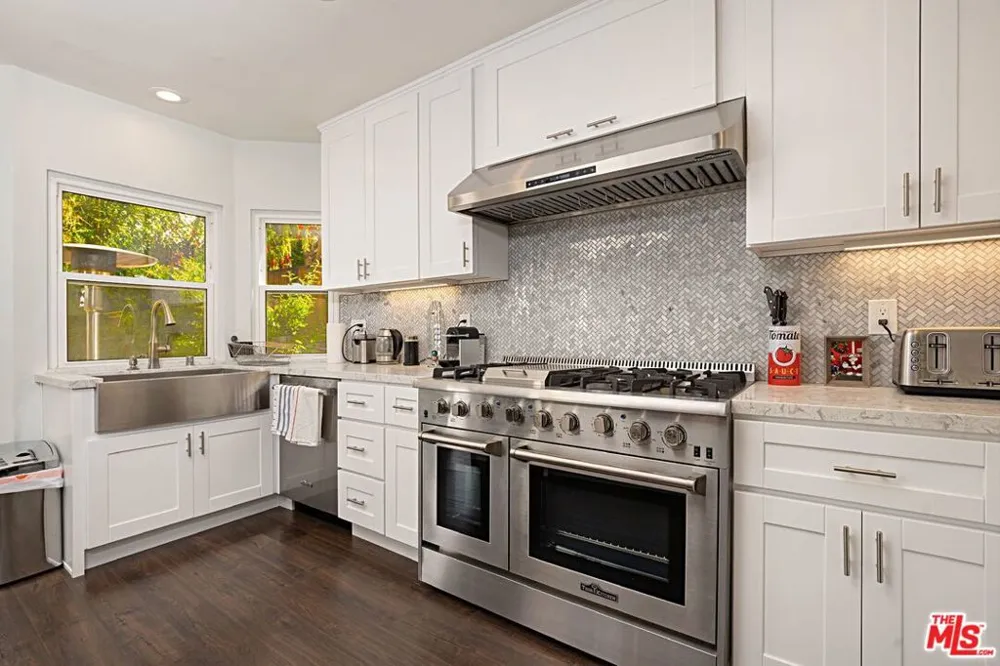 9023 PHYLLIS AVENUE West Hollywood, CA 90069